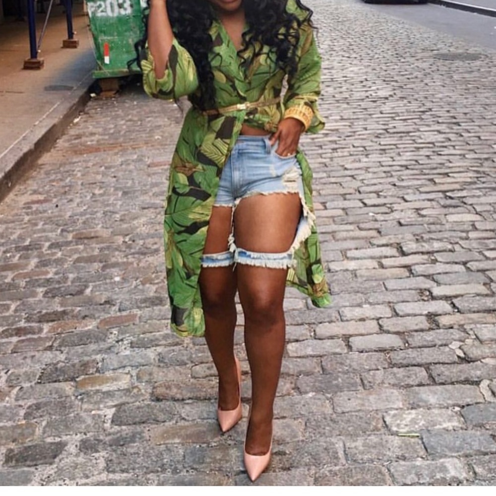 Fashion nova distressed Bermuda shorts size M - Picture 12 of 16